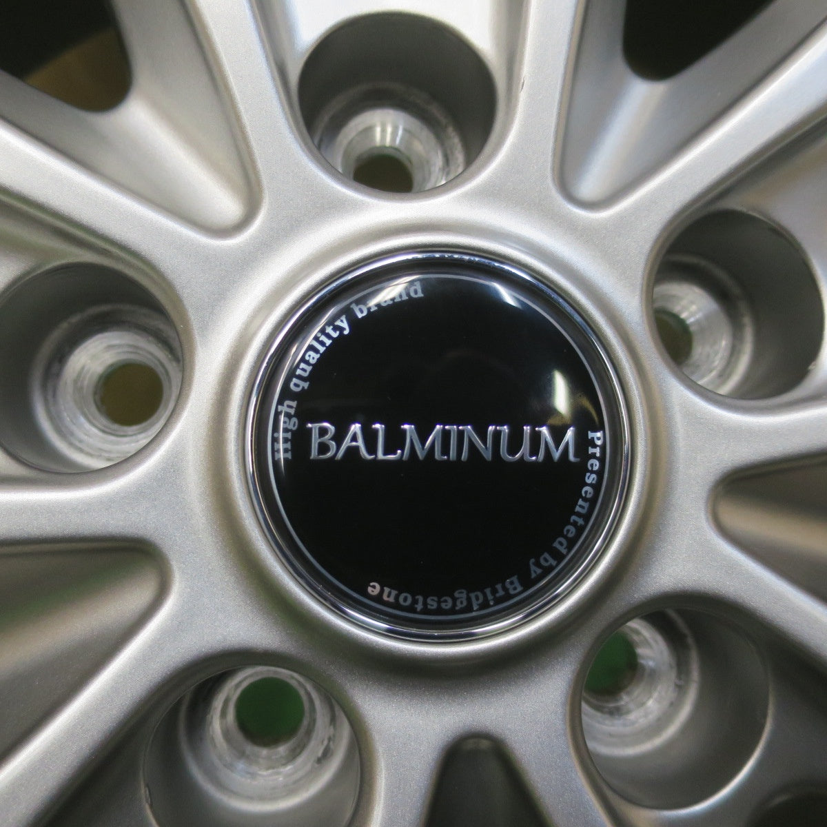 バリ溝！キレイ！9.5分★スタッドレス 215/60R16 ブリヂストン ブリザック VRX3 BALMINUM DS-M バルミナ 16インチ PCD114.3/5H★6011902イス
