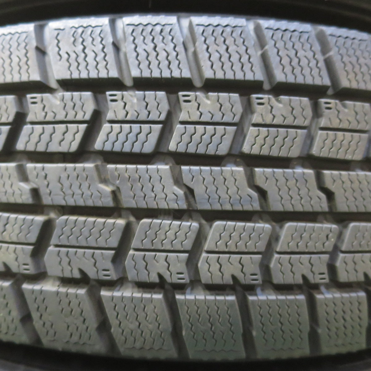 バリ溝！24年！9.5分◎スズキ スイフト スプラッシュ 純正 175/65R15 スタッドレス グッドイヤー アイスナビ7 15インチ PCD100/4H◎6081214イス