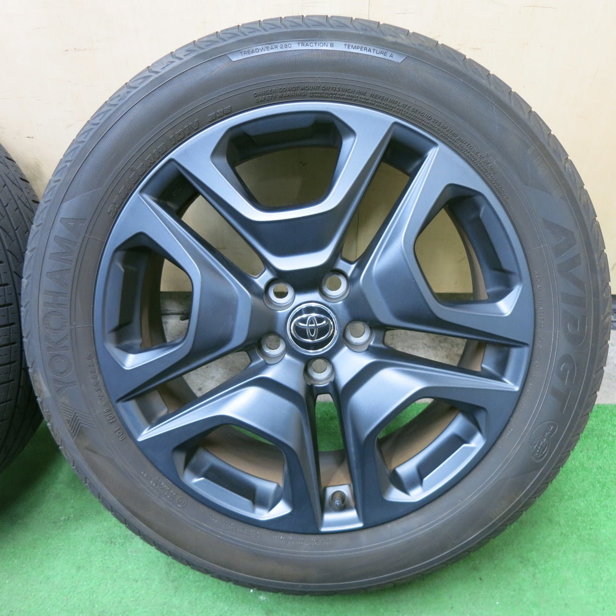 キレイ！23年★トヨタ RAV4 純正 235/55R19 ヨコハマ AVID GT 19インチ PCD114.3/5H★6011404ナノ