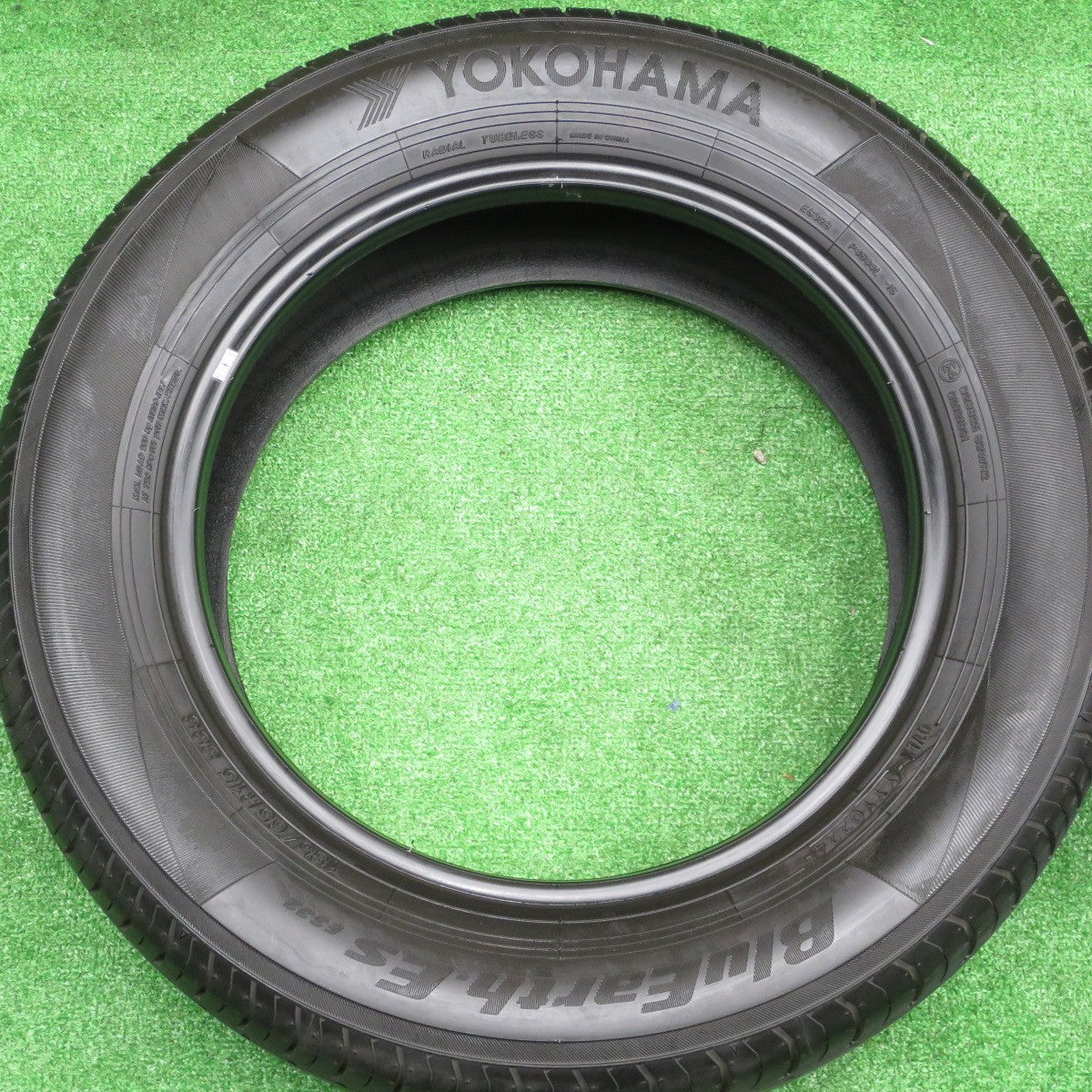 バリ溝！24年！9.5分以上★185/65R15 ヨコハマ BluEarth-ES ES32 ブルーアース タイヤ 15インチ プリウス ティーダ フリード bB 等★5121103NKノタ