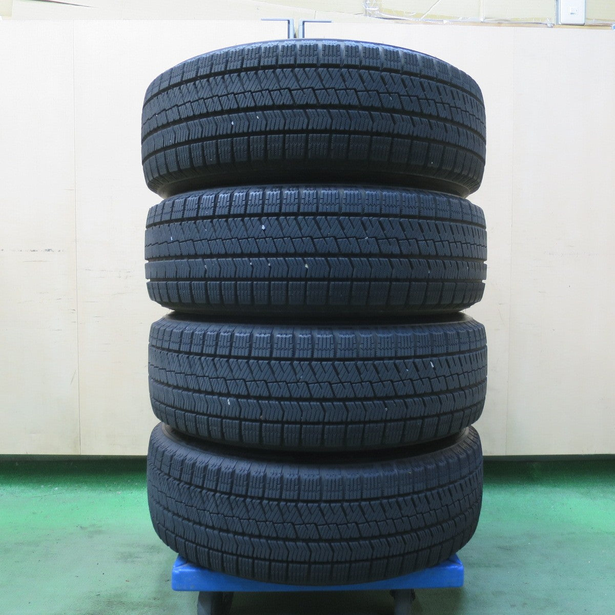 バリ溝！22年！キレイ！9分★プリウス 等 195/65R15 スタッドレス ブリヂストン ブリザック VRX2 VELVA CHARGE ヴェルヴァ 15インチ PCD100/5H★6041503イス