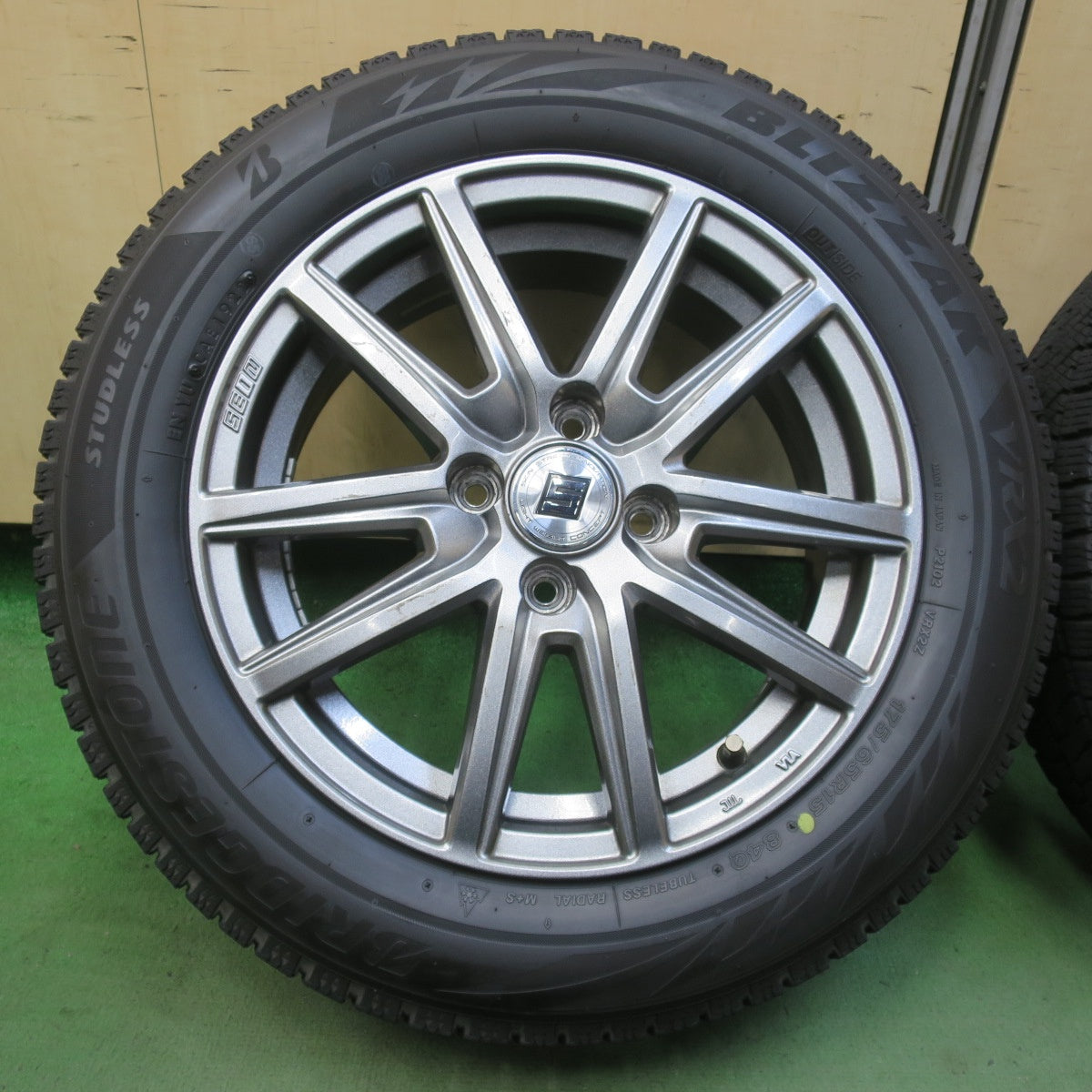 キレイ！22年★スタッドレス 175/65R15 ブリヂストン ブリザック VRX2 SEIN SS ザイン 15インチ PCD100/4H★6040907イス