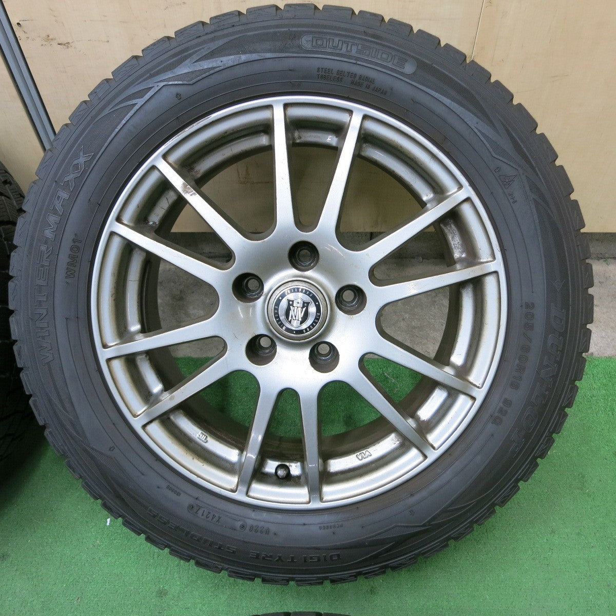 バリ溝！8.5分★スタッドレス 205/60R16 ダンロップ ウインターマックス WM01 NIRVANA NV ニルバーナ ニルヴァーナ 16インチ PCD114.3/5H★5042205ナス