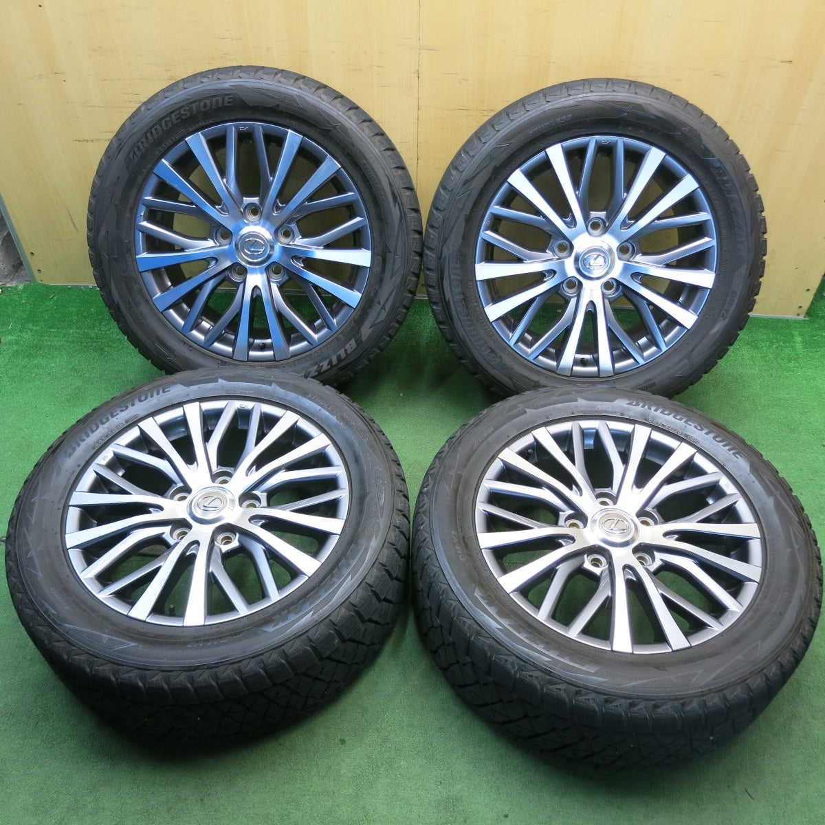 バリ溝！キレイ！8.5分◎レクサス LX 570 純正 285/50R20 スタッドレス ブリヂストン ブリザック DM-V2 20インチ PCD150/5H◎6062501HAス