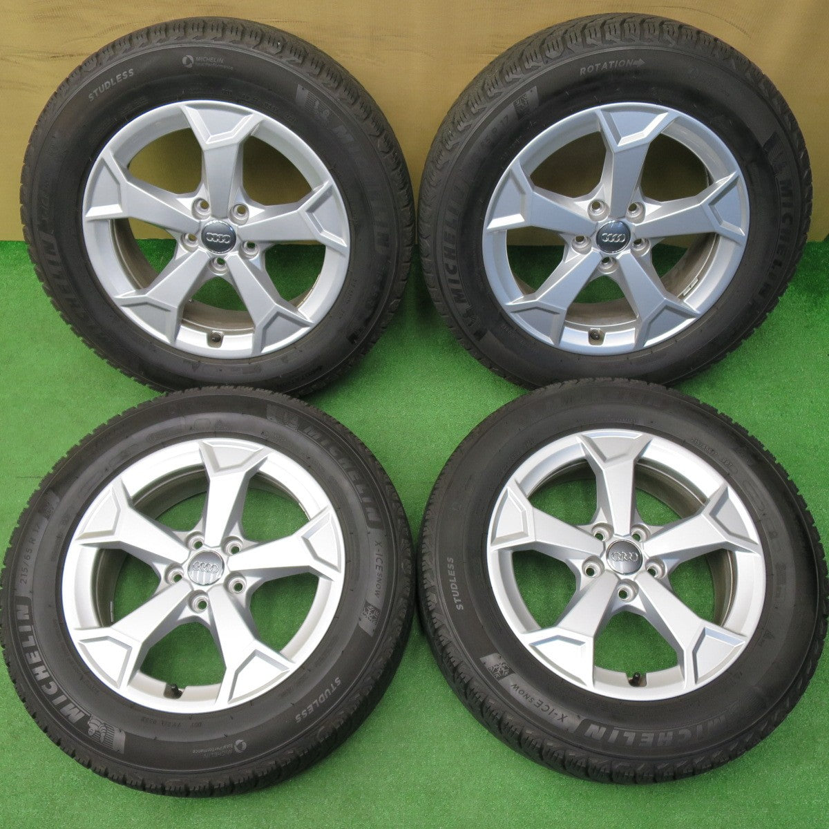 バリ溝！キレイ！8.5分★アウディ Q3 F3 純正 215/65R17 スタッドレス ミシュラン X-ICE SNOW 17インチ PCD112/5H★6040307NKス