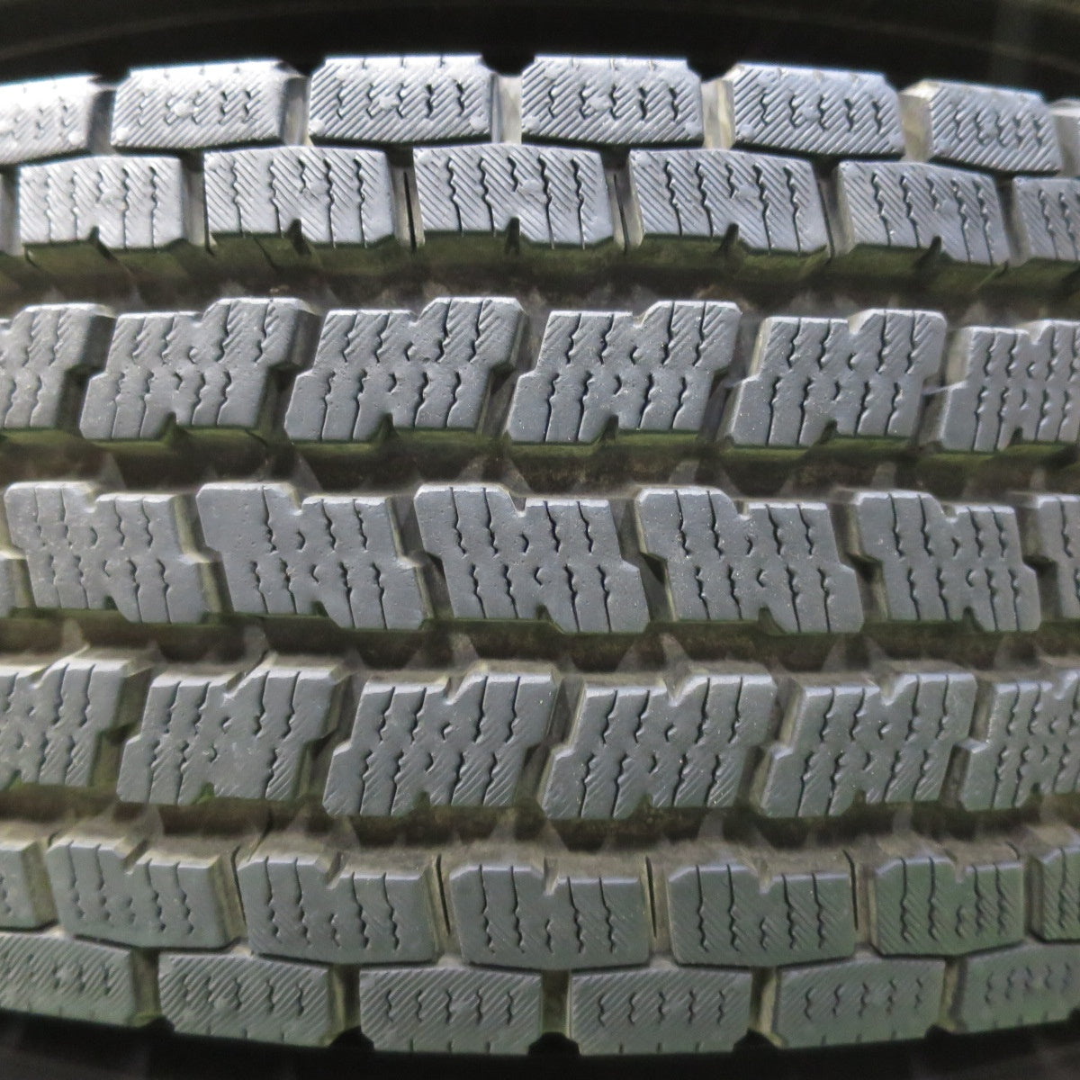 バリ溝！キレイ！9.5分以上★ハイエース 195/80R15 107/105L スタッドレス ヨコハマ アイスガード iG91 TOPY BAZALT-X 15インチ PCD139.7/6H★5040908イス