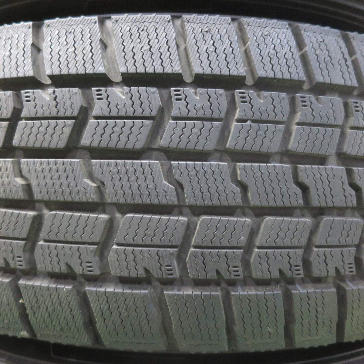 バリ溝！22年！キレイ！ほぼ10分★LOXARNY SPORT 215/65R16 スタッドレス グッドイヤー アイスナビ7 ロクサーニ スポーツ 16インチ PCD114.3/5H★5061808イス
