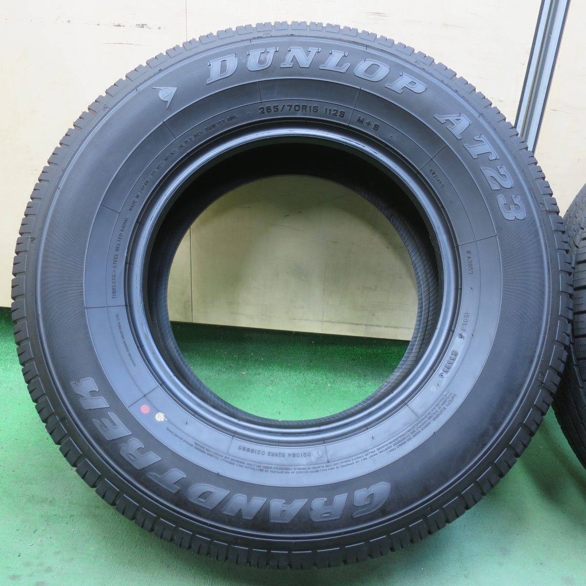 新車外し！25年★265/70R16 ダンロップ AT23 グラントレック タイヤ 16インチ ランクル 70 プラド ハイラックス サーフ 等★6040102イノタ