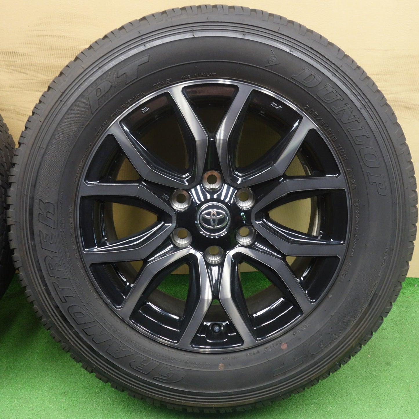バリ溝！22年！キレイ！9.5分◎トヨタ GUN125 ハイラックス 純正 265/60R18 ダンロップ グラントレック PT AT25 18インチ PCD139.7/6H◎6060501KTノ