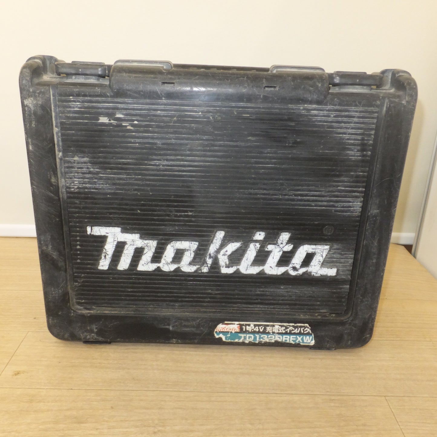 [送料無料] ★マキタ makita 充電式インパクトドライバ TD132DRFXW 14.4V　本体 TD132D のみ★