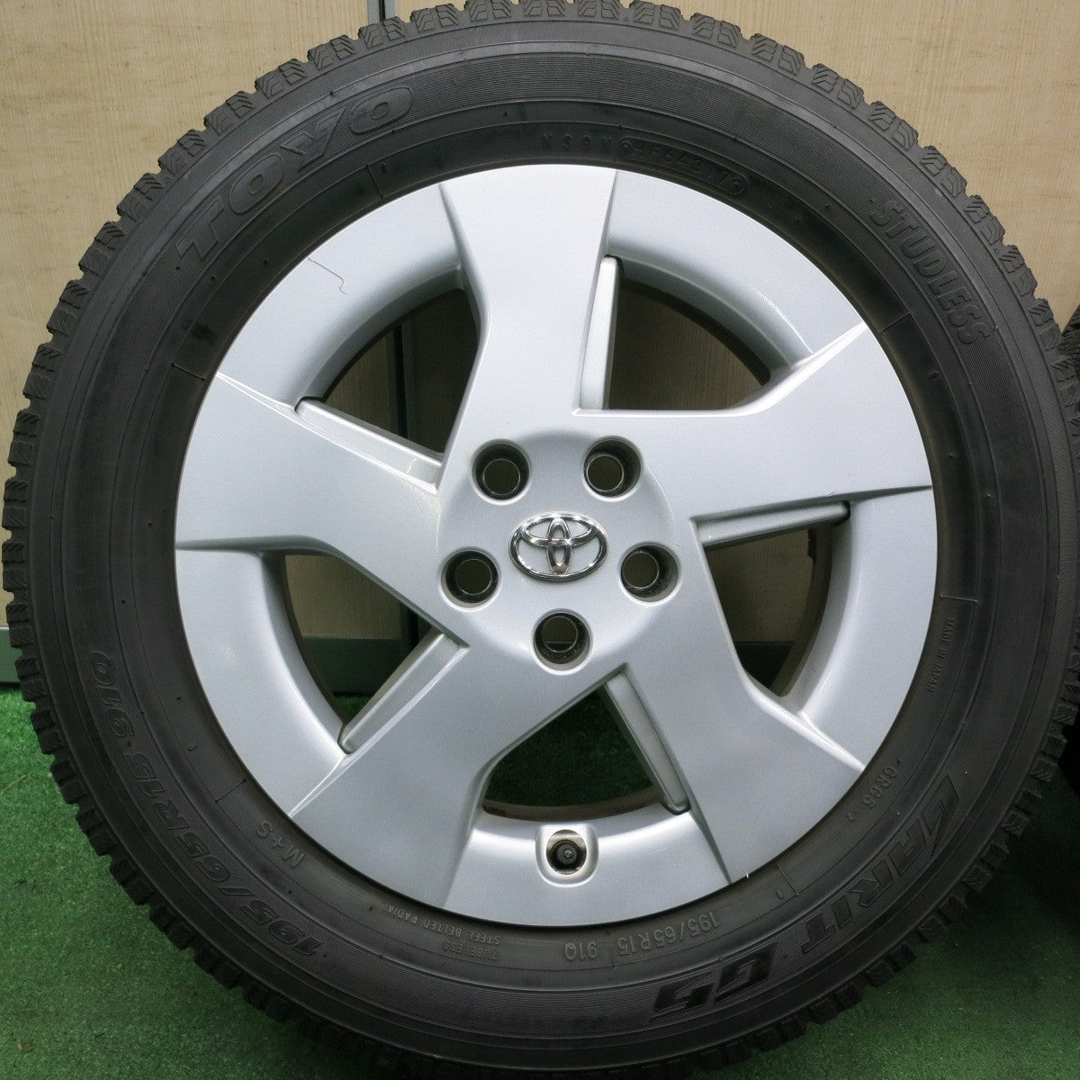*送料無料* バリ溝！9分★トヨタ 30系 プリウス 純正 195/65R15 スタッドレス トーヨー ガリット G5 15インチ PCD100/5H★4053102HAス