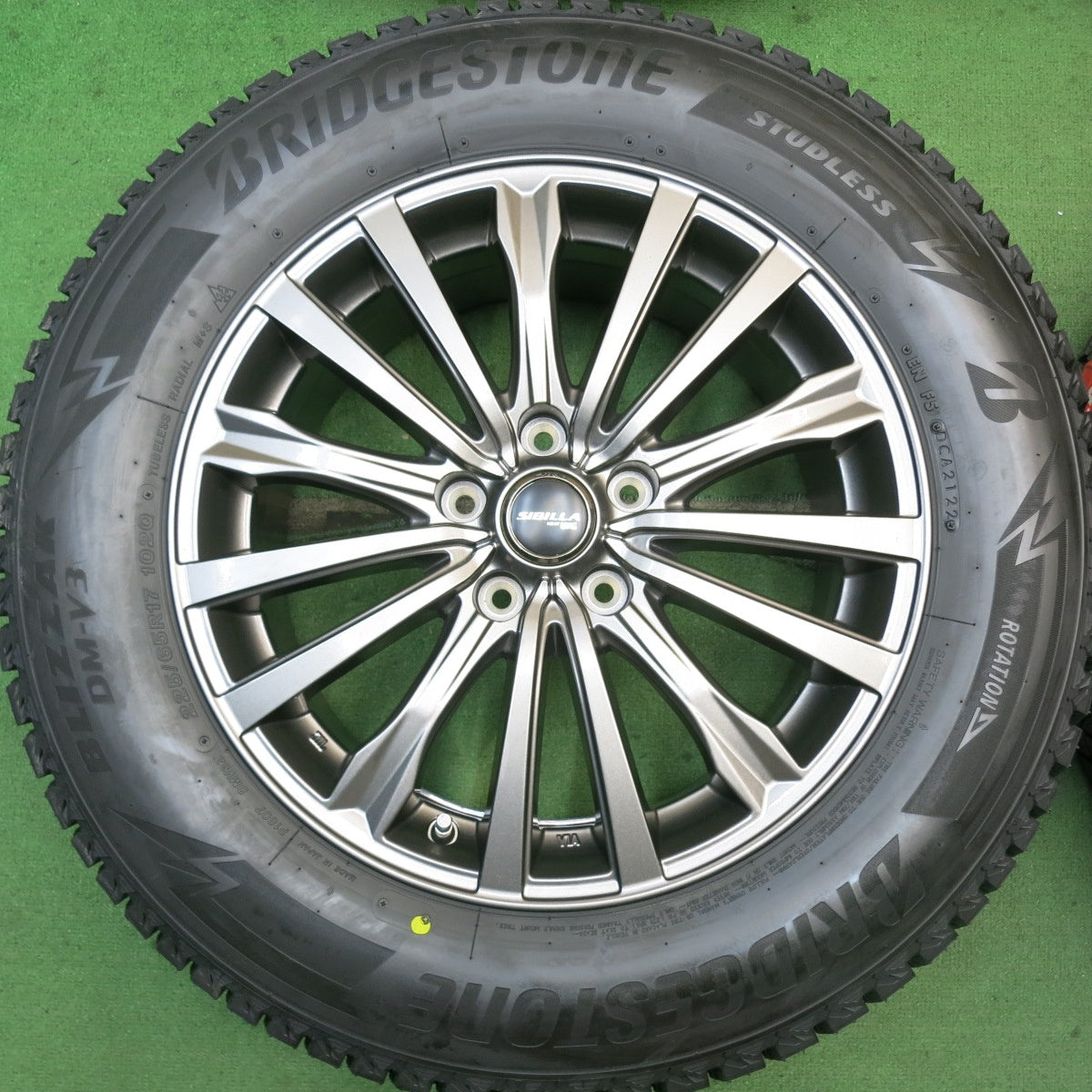 未使用！22年★スタッドレス 225/65R17 ブリヂストン ブリザック DM-V3 SIBILLA NEXT W5 シビラ 17インチ PCD114.3/5H★5081401HAス