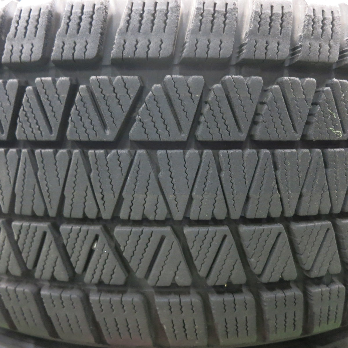 *送料無料* バリ溝！21年！9分★スタッドレス 235/55R18 ブリヂストン ブリザック DM-V3 VELVA SPORTZ ヴェルヴァ PCD114.3/5H★4042705HAス