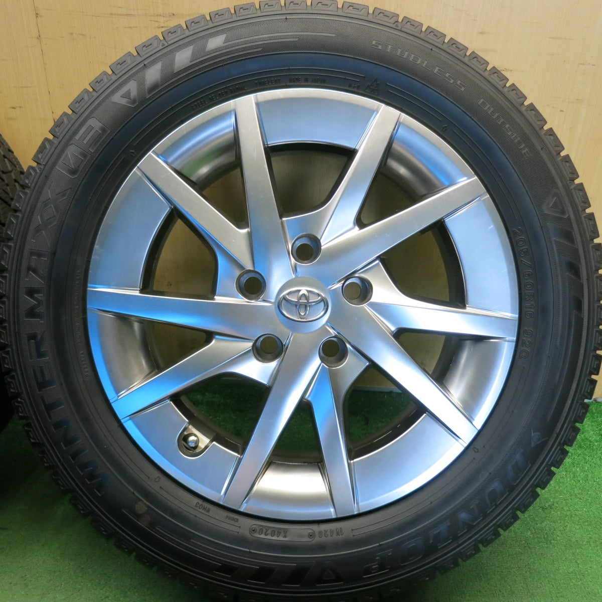 バリ溝！9.5分◎トヨタ プリウスα 純正 205/60R16 スタッドレス ダンロップ ウインターマックス 03 16インチ PCD114.3/5H◎6081602HAス
