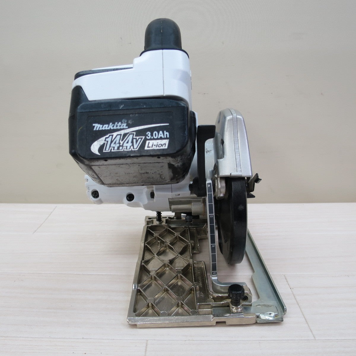 [送料無料] ☆マキタ 125mm 充電式 マルノコ HS470D 電動 工具 切断機 makita 14.4V 木工用 丸のこ 丸ノコ 丸鋸☆