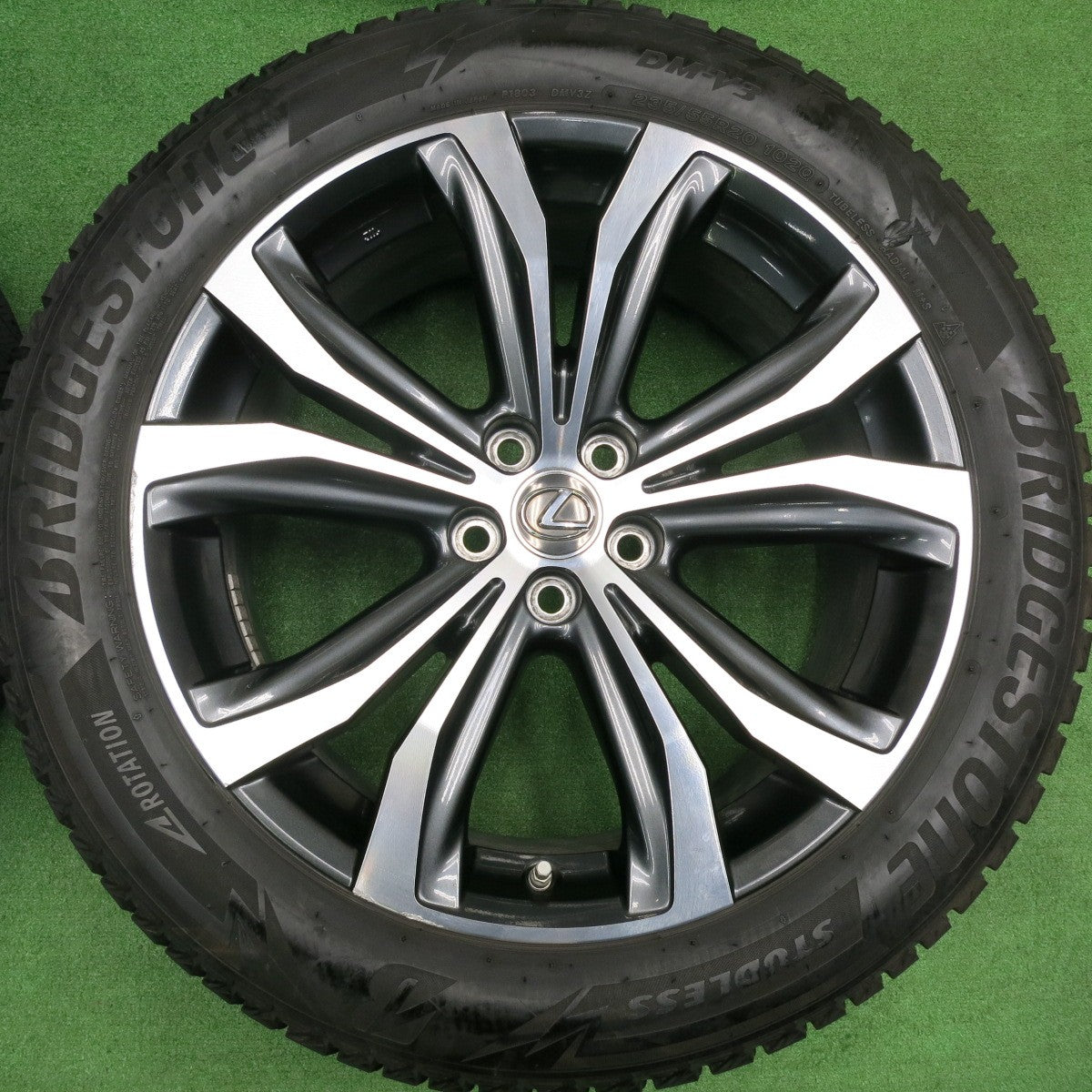 [送料無料] センサー付 21年★レクサス RX バージョンL 純正 235/55R20 スタッドレス ブリヂストン ブリザック DM-V3 20インチ PCD114.3/5H★4111201HAス