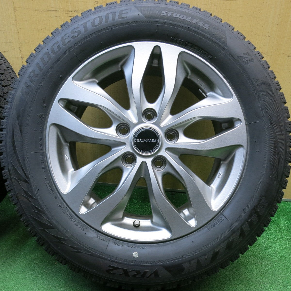 バリ溝！22年！キレイ！9.5分★スタッドレス 215/60R16 ブリヂストン ブリザック VRX2 BALMINUM DS-M バルミナ 16インチ PCD114.3/5H★6041110HAス