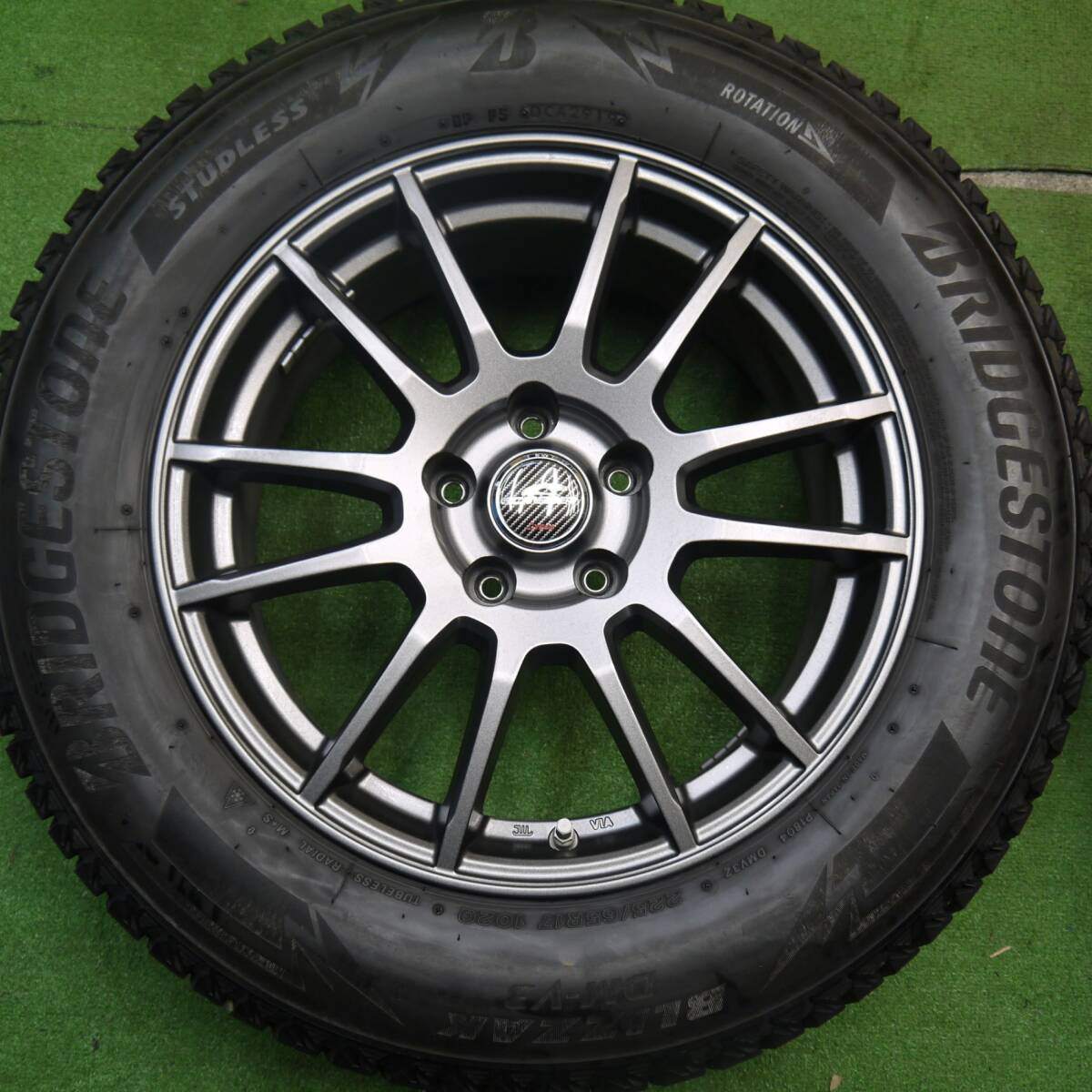 バリ溝！キレイ！9.5分★スタッドレス 225/65R17 ブリヂストン ブリザック DM-V3 SCHNEIDER ATECH シュナイダー 17インチ PCD114.3/5H★5032811Hス