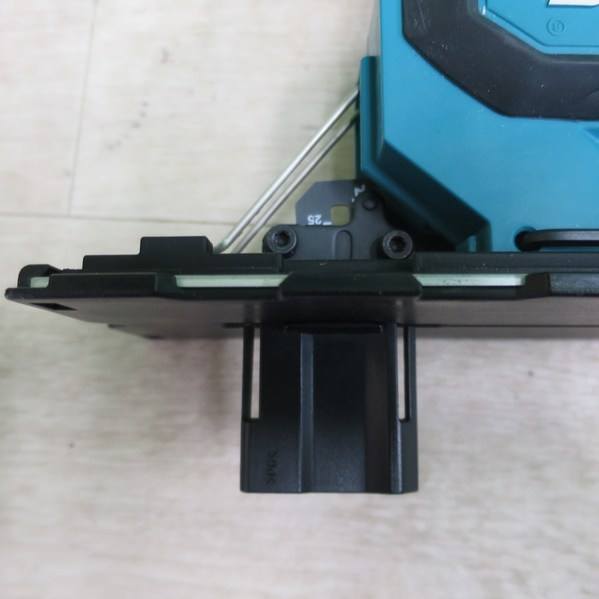 [送料無料] キレイ☆makita マキタ 18V 充電式 ボードカッター SD180D 本体 コードレス ボード用 切断機 角穴カッター DIY 日曜大工 電動 工具☆