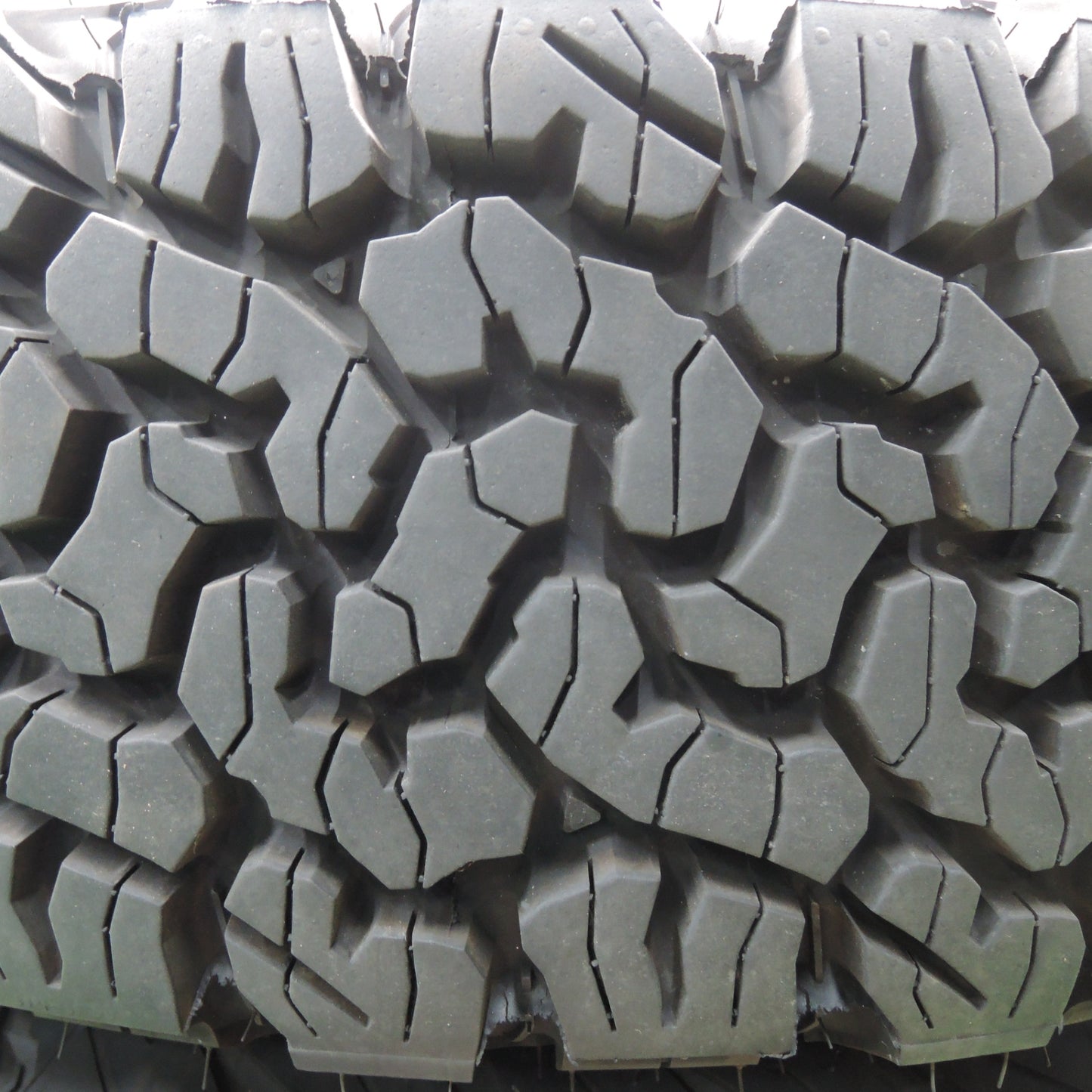 *送料無料* バリ溝！22年！9.5分★ジムニー等 XTREME-J XJ03 215/70R16 BFグッドリッチ All-Terrain T/A KO2 16インチ PCD139.7/5H★4031604HAノ