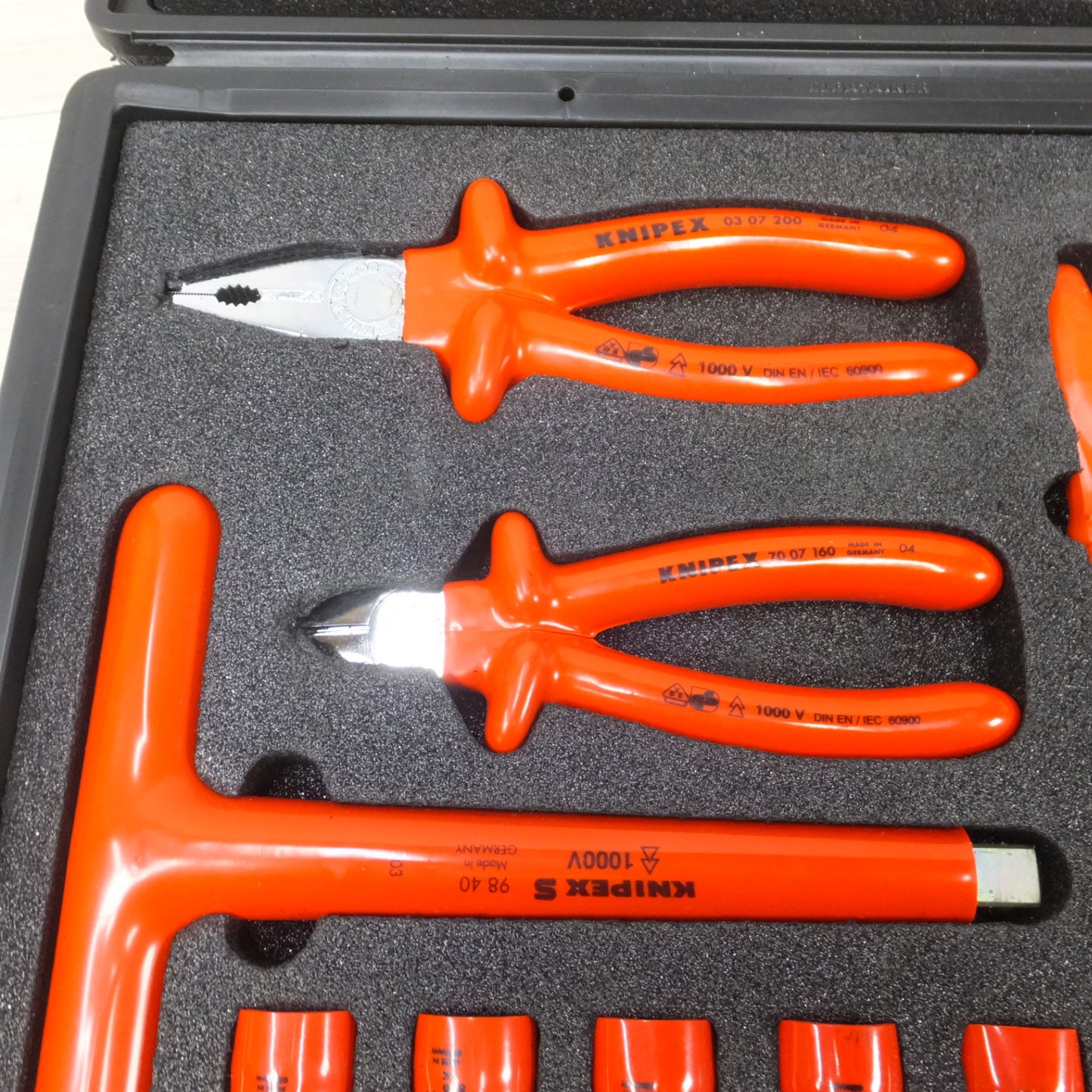 [送料無料] 美品◆クニペックス KNIPEX 絶縁 工具 セット EA640XA スパナ ペンチ ドライバー など 26個組 ケース付き◆
