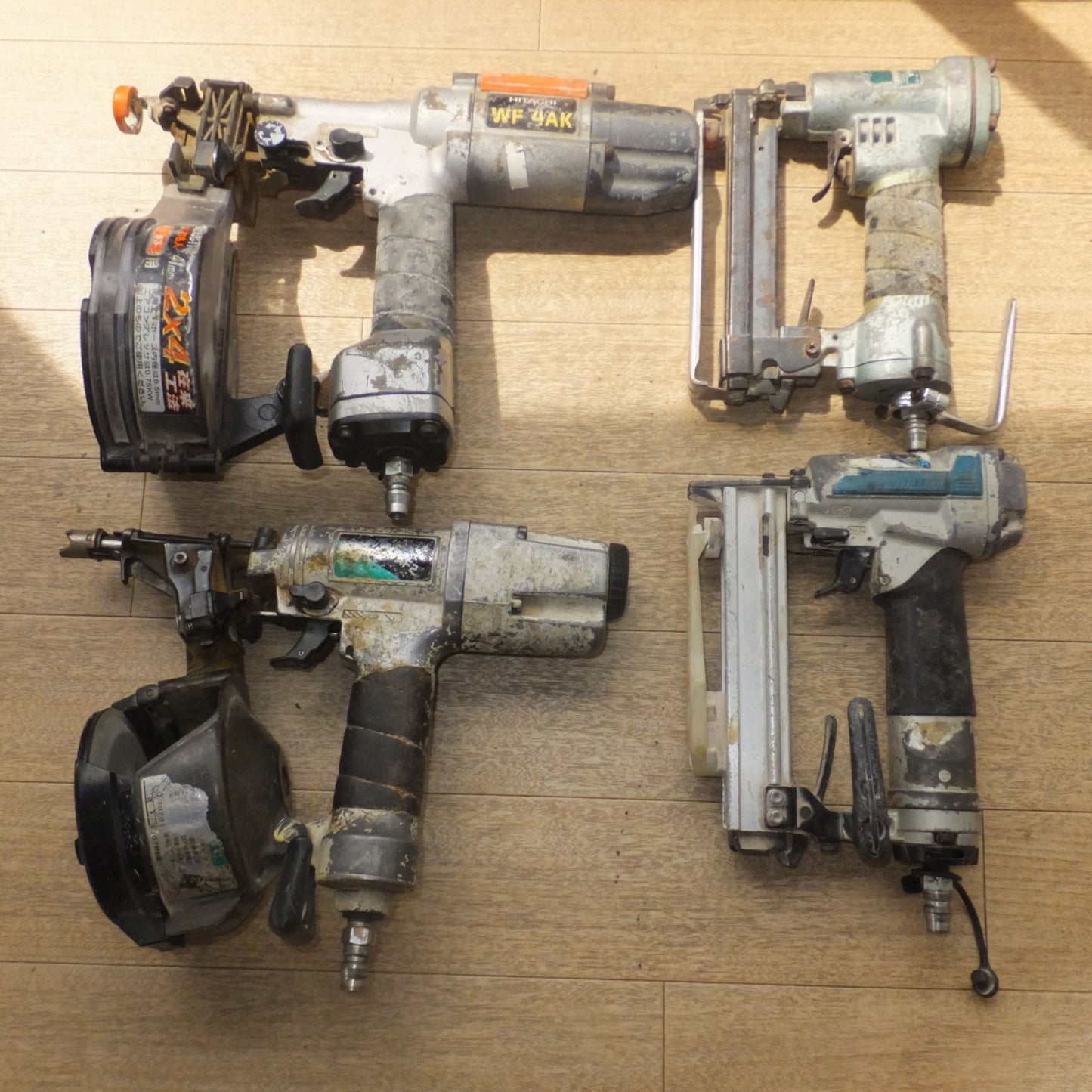 [送料無料] ★日立 ねじ打機 WF4AK　ベビー釘打機 NV50AF2　ベビータッカ N2504A　マキタ エアタッカ AT1025A　セット★