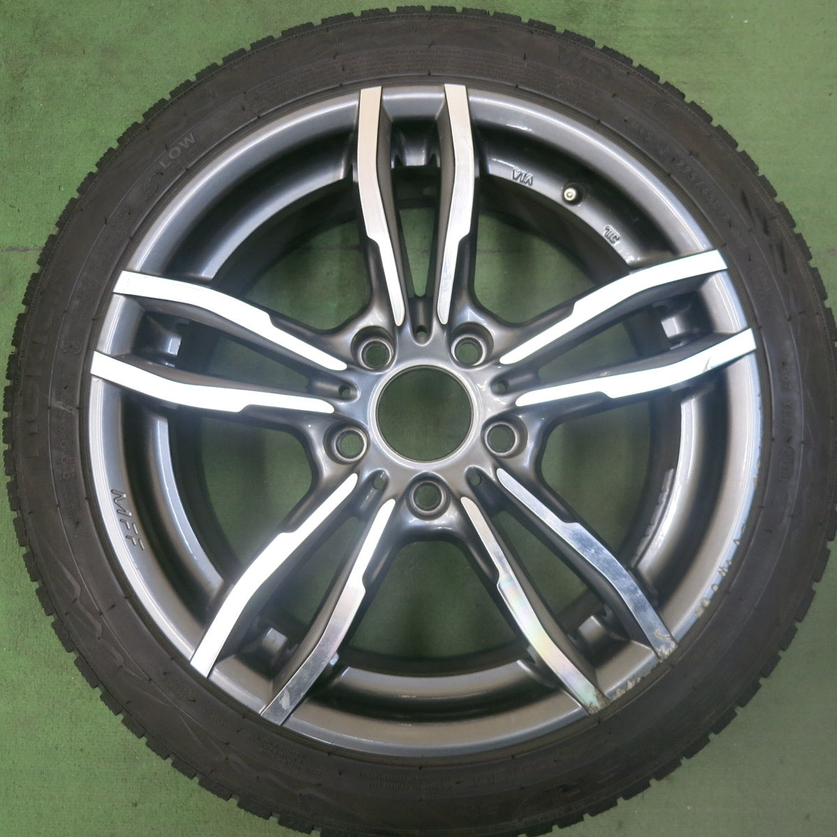 バリ溝！8.5分★BMW 等 MAK LUFT FF 225/45R17 スタッドレス ノキアン WRA4 FRT ルフト MFF 17インチ PCD120/5H★5111703SKス