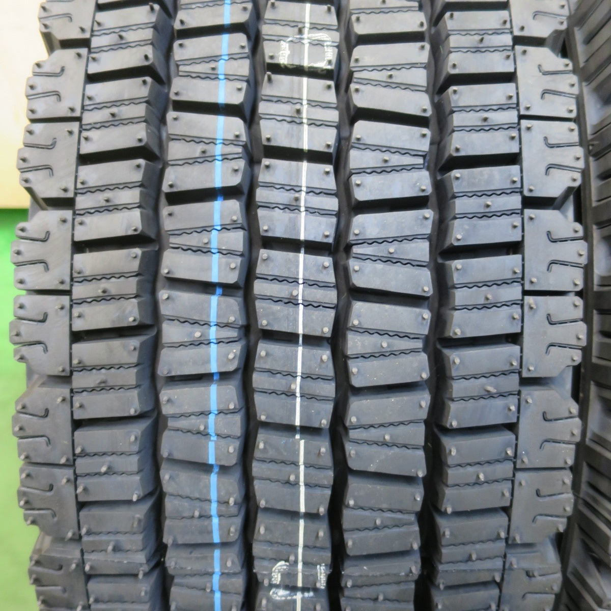 未使用！25年！2本★トラック タイヤ 245/70R19.5 136/134J スタッドレス ダンロップ デクテス SP081 DECTES 19.5インチ★5111603イスタ