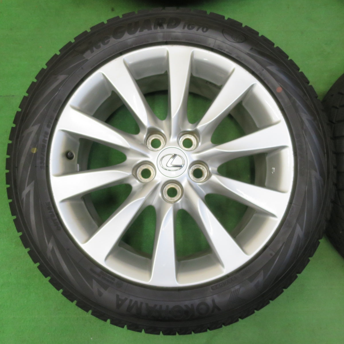 *送料無料* バリ溝！23年！9.5分以上★レクサス LS 純正 235/50R18 スタッドレス ヨコハマ アイスガード iG70 18インチ PCD120/5H★4082501イス