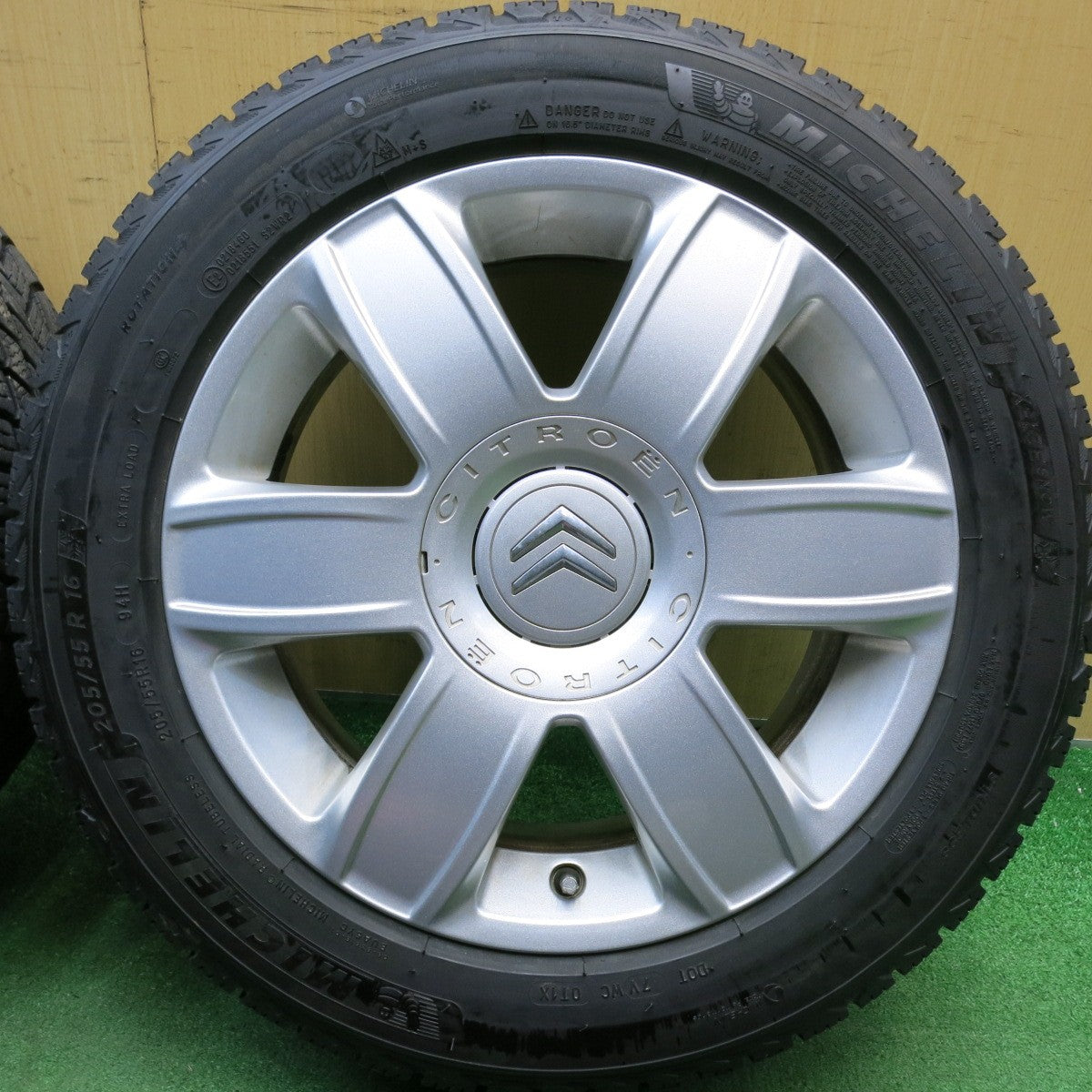バリ溝！8.5分★シトロエン C4 純正 205/55R16 スタッドレス ミシュラン X-ICE SNOW 16インチ PCD108/4H★6041805HAス