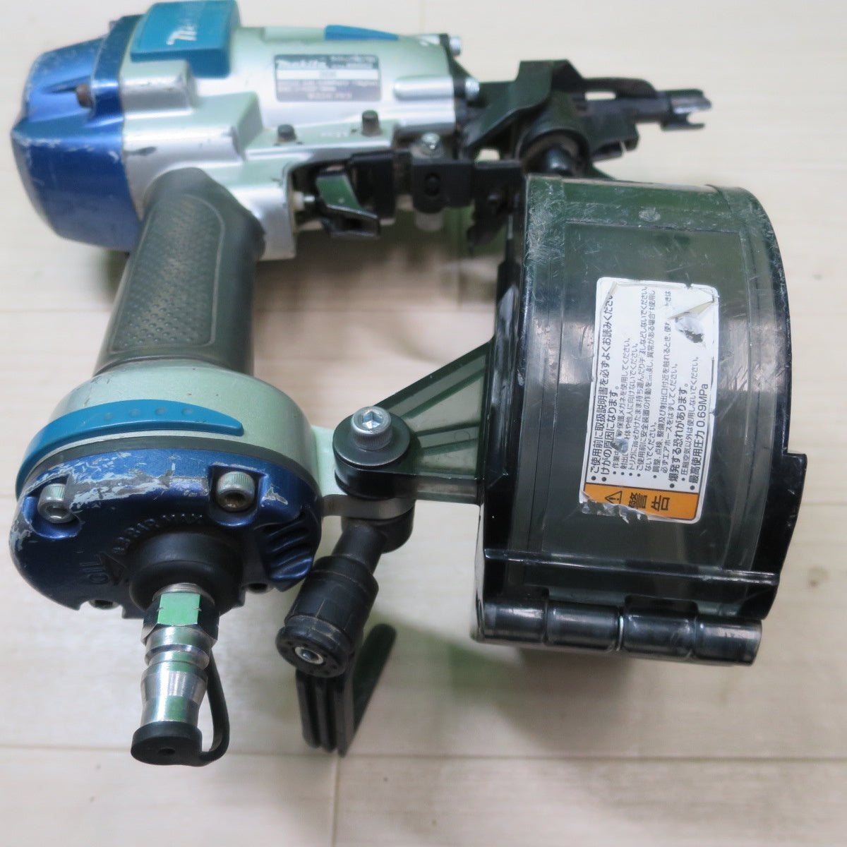 [送料無料] ☆マキタ サイディング 用 エア 釘打 AN552 エアー ツール 工具 シート釘 27～50mm 釘打ち機 釘打機 makita☆