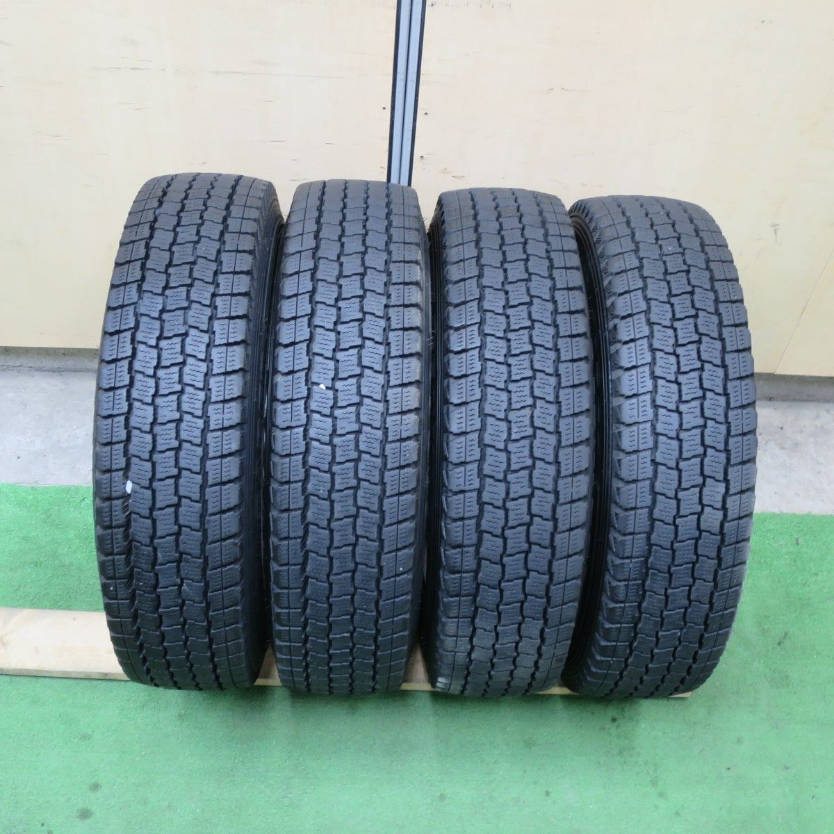 バリ溝！9.5分★スタッドレス 155/80R14 88/86N グッドイヤー アイスナビ CARGO ravrion RS01 ラブリオン 14インチ PCD100/4H★5052001TTス