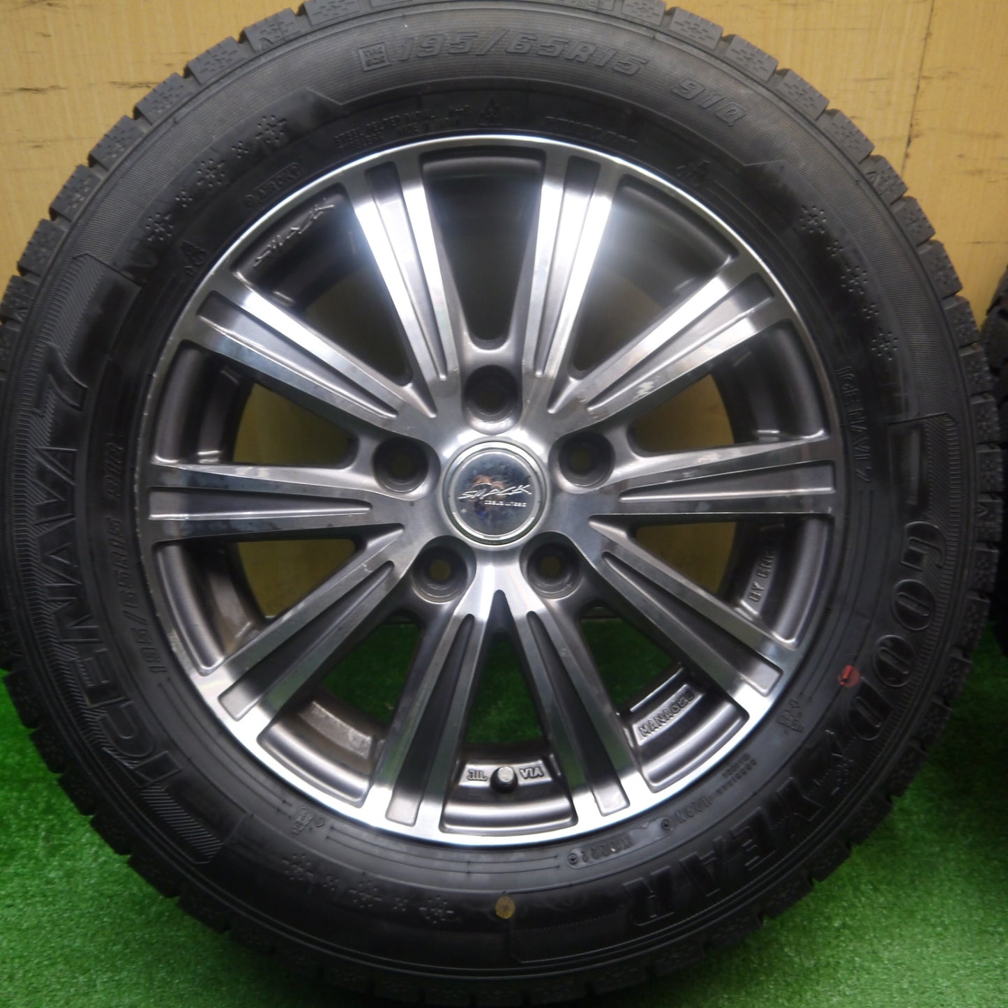 バリ溝！22年！ほぼ10分★スタッドレス 195/65R15 グッドイヤー アイスナビ7 SMACK SPARROW ENKEI スマック スパロー エンケイ 15インチ PCD114.3/5H★5122405Hス