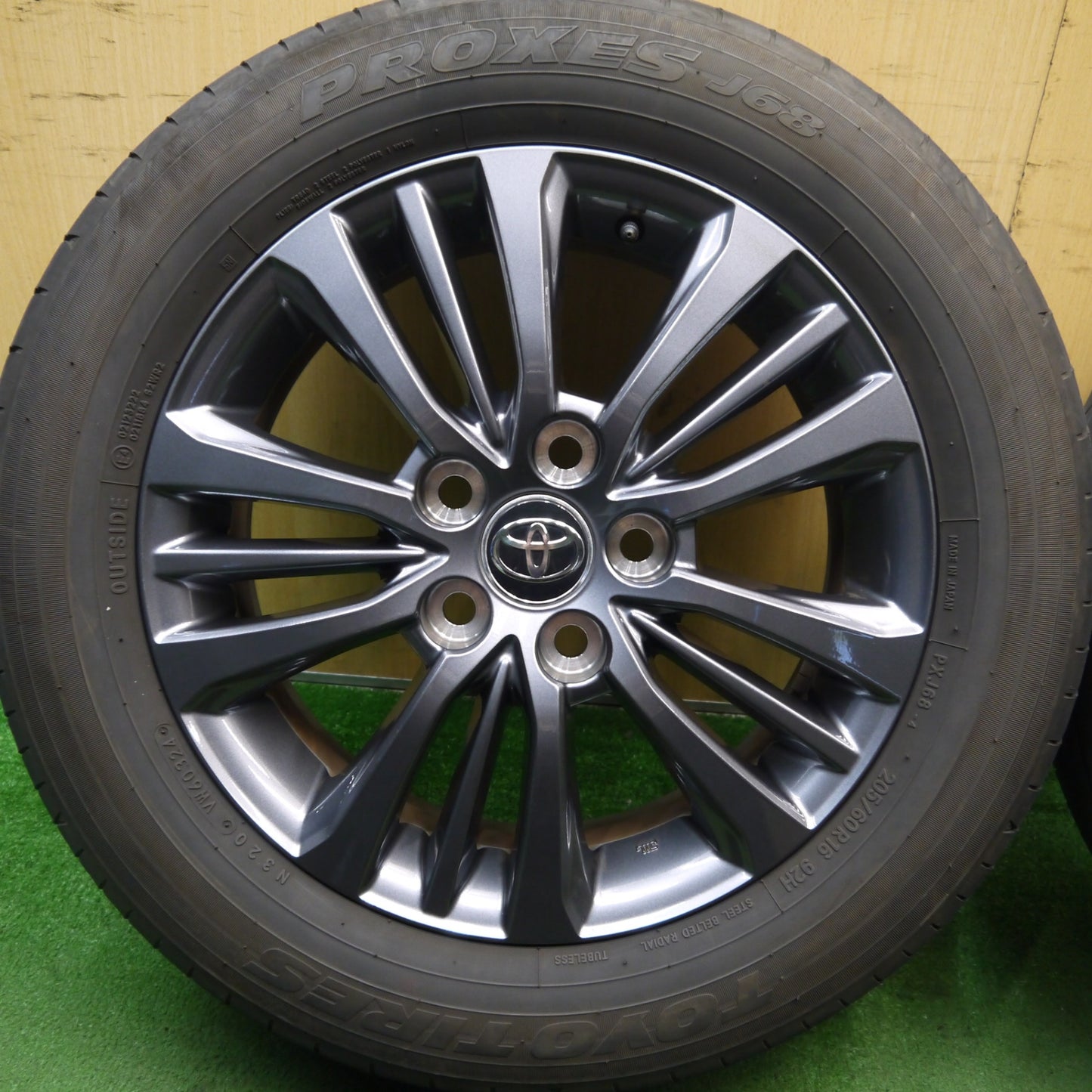 キレイ！24年★トヨタ 90系 ノア ヴォクシー 純正 205/60R16 トーヨー プロクセス J68 16インチ PCD114.3/5H★5072505Hノ