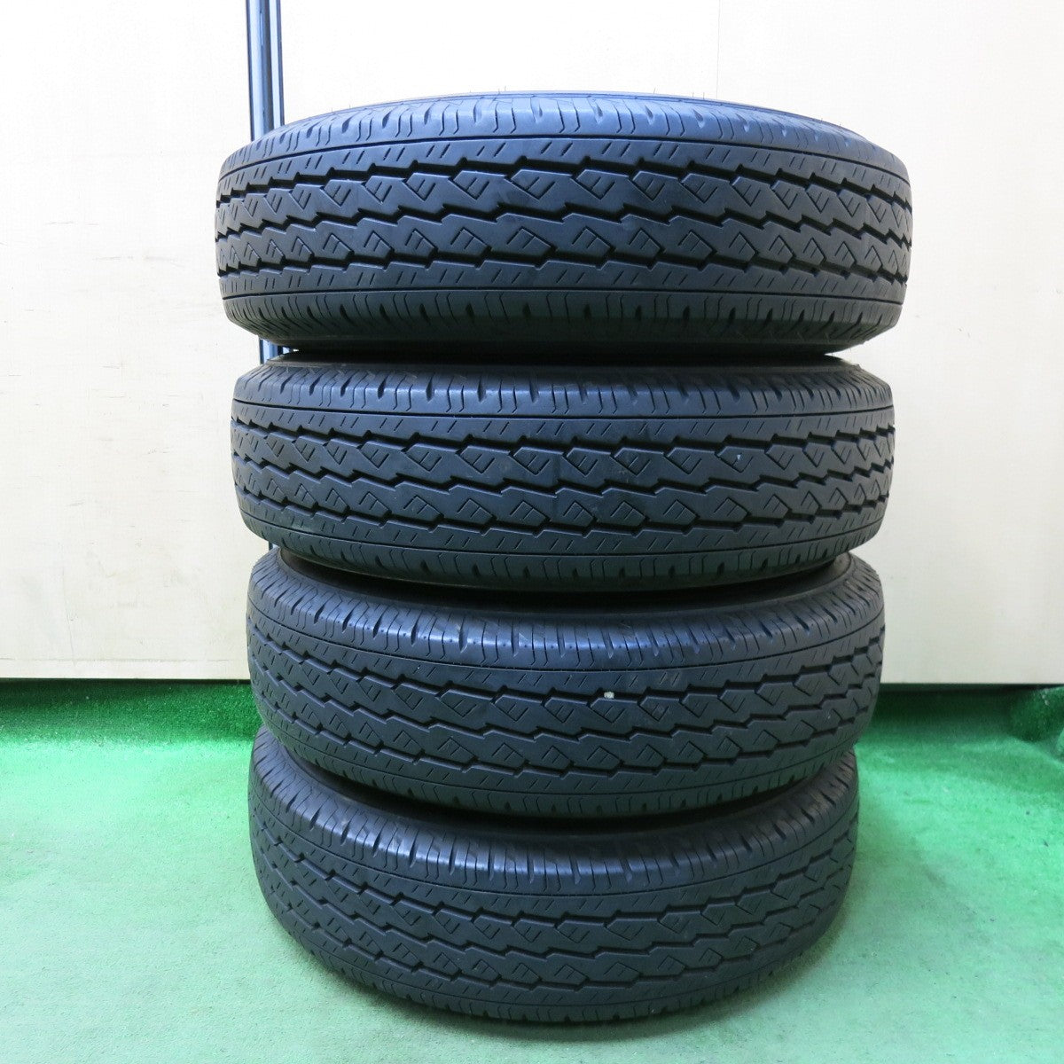 [送料無料] バリ溝！21年！9.5分★トヨタ 200系 ハイエース 純正 スチール 195/80R15 107/105L ブリヂストン V600 15インチ PCD139.7/6H★5022611SYノ