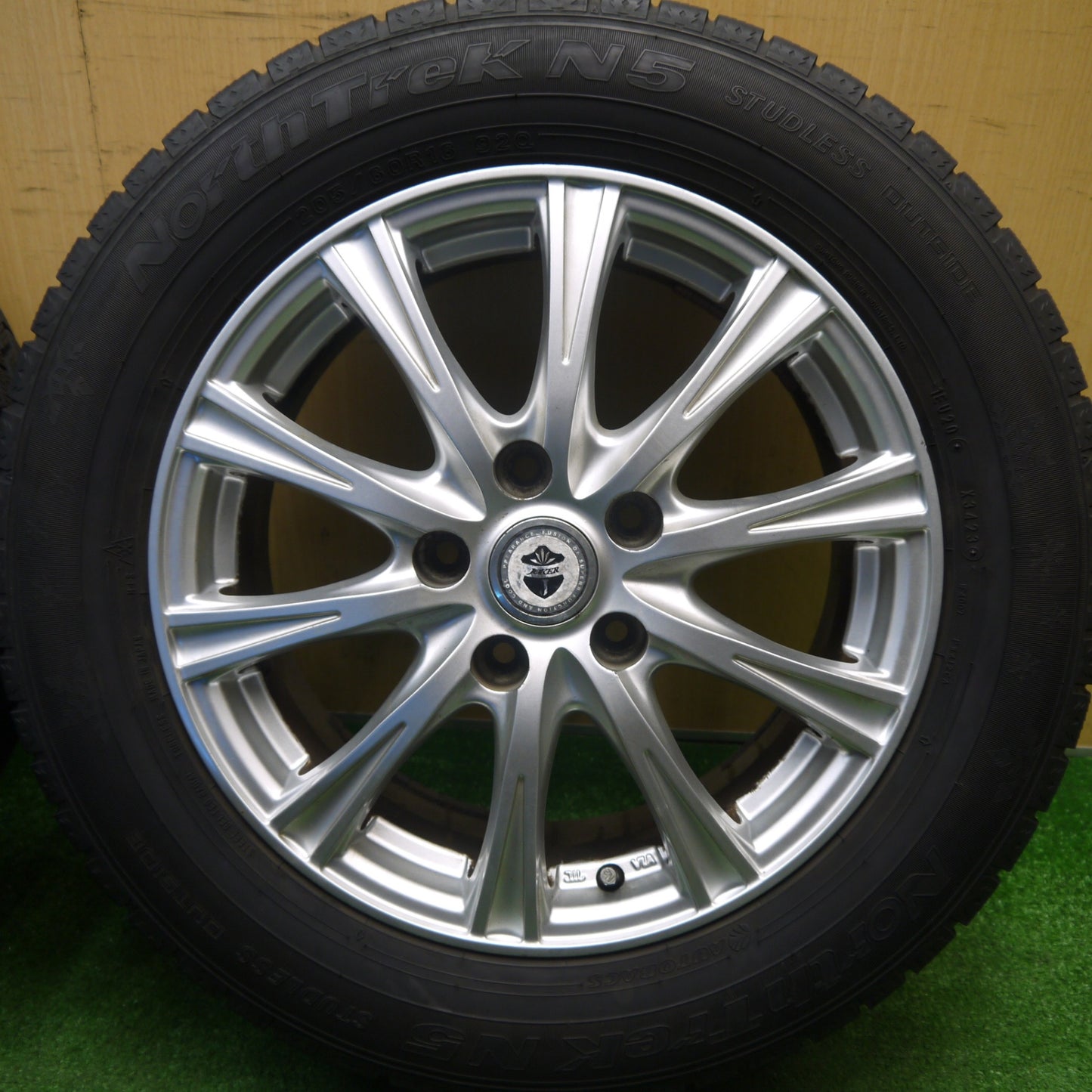 バリ溝！23年！キレイ！8.5分★スタッドレス 205/60R16 オートバックス ノーストレック N5 JOKER ジョーカー 16インチ PCD114.3/5H★6011901Hス