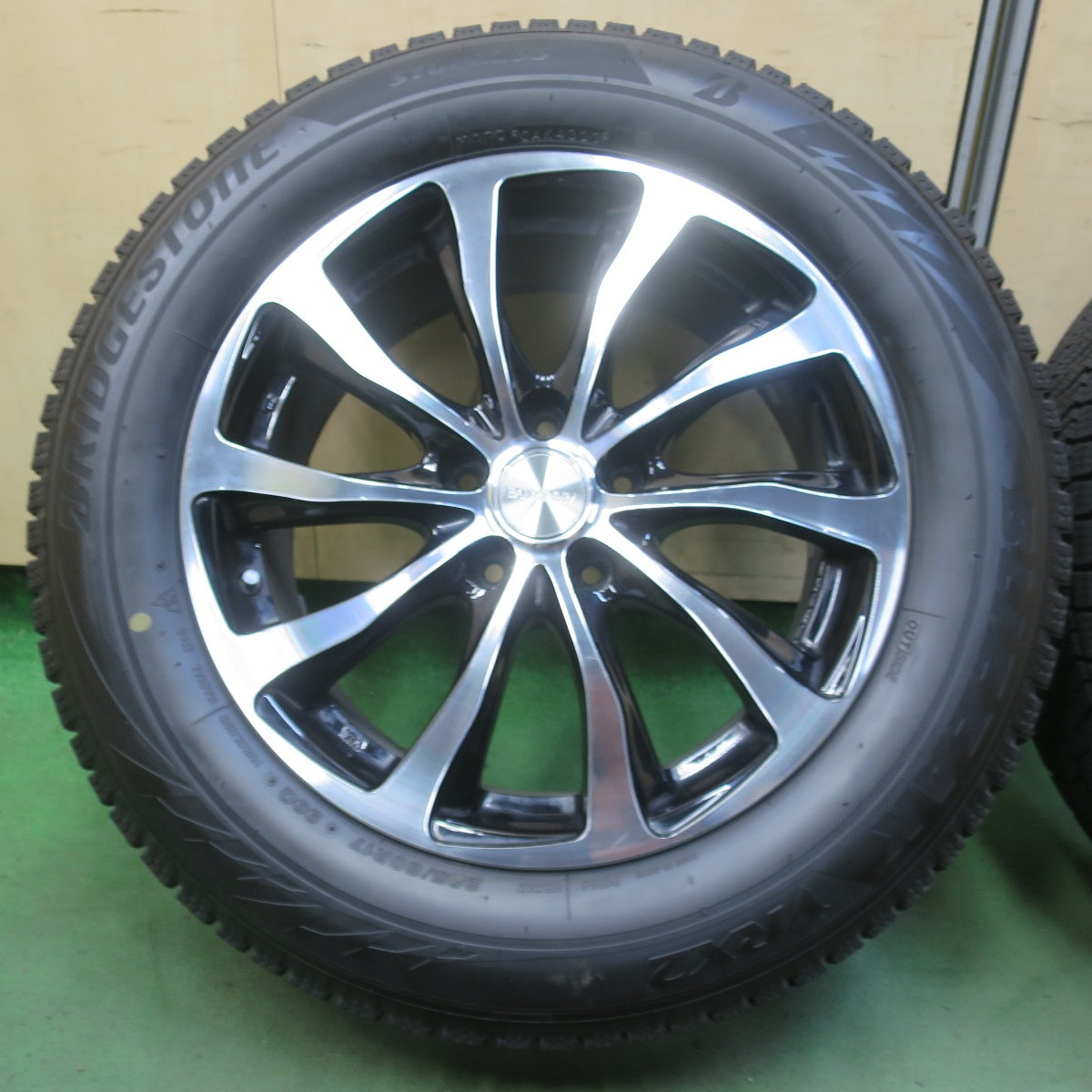 バリ溝！23年！キレイ！9.5分以上◎スタッドレス 225/60R17 ブリヂストン ブリザック VRX2 BALMINUM バルミナ 17インチ PCD114.3/5H◎6061205イス