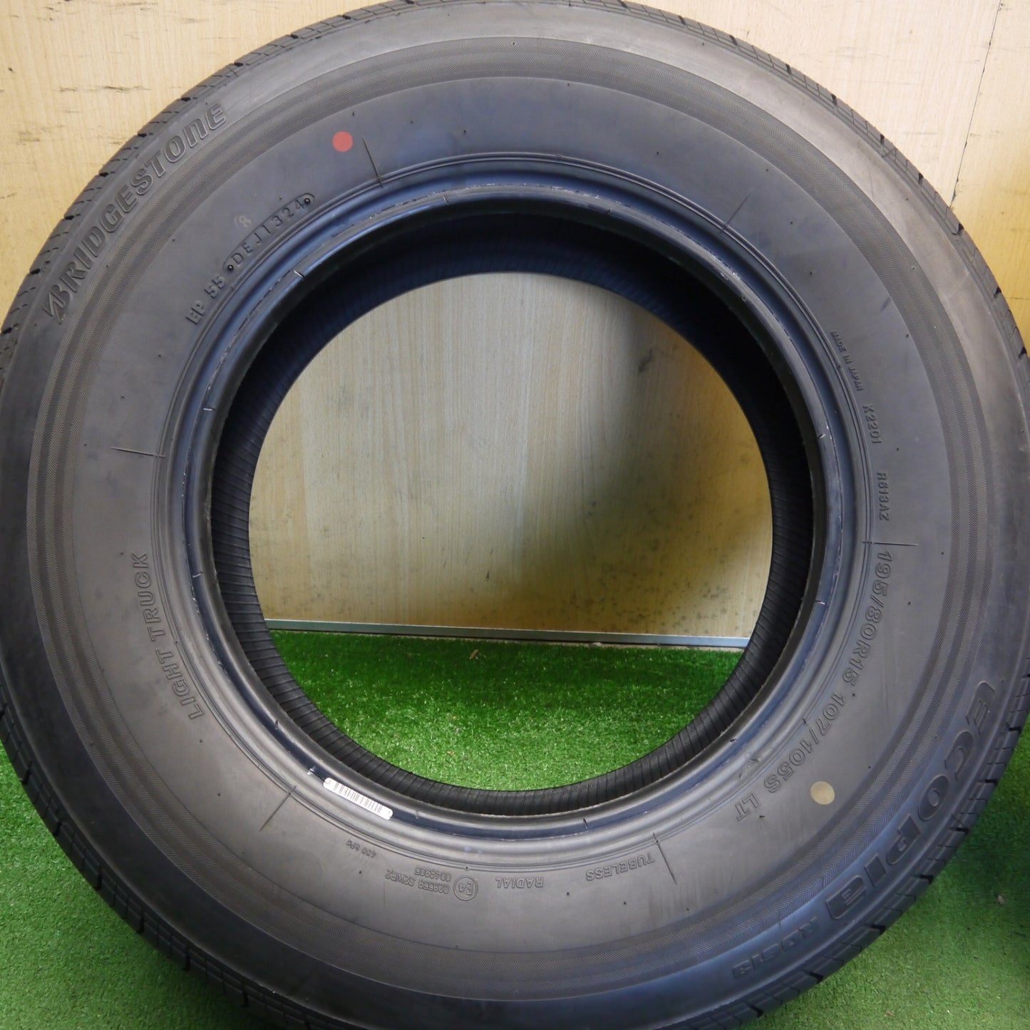 新車外し！24年★195/80R15 107/105S ブリヂストン エコピア RD613 タイヤ 15インチ ハイエース キャラバン 等★6071004Hノタ
