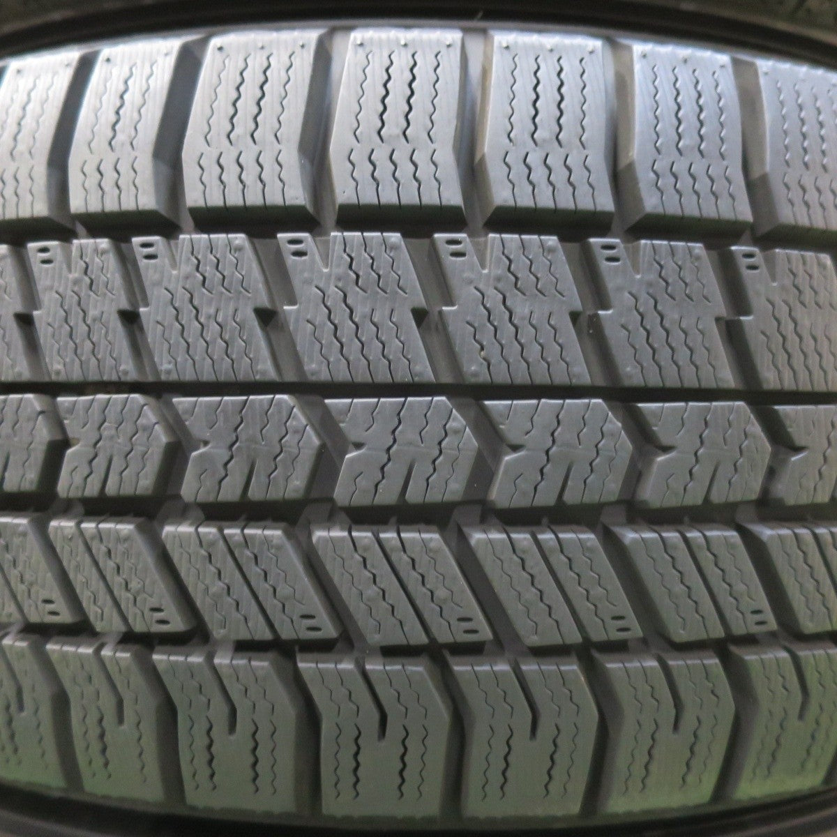 バリ溝！22年！キレイ！ほぼ10分★スタッドレス 205/55R16 グッドイヤー アイスナビ8 ravrion LUMIERE ラブリオン 16インチ PCD114.3/5H★5013104イス
