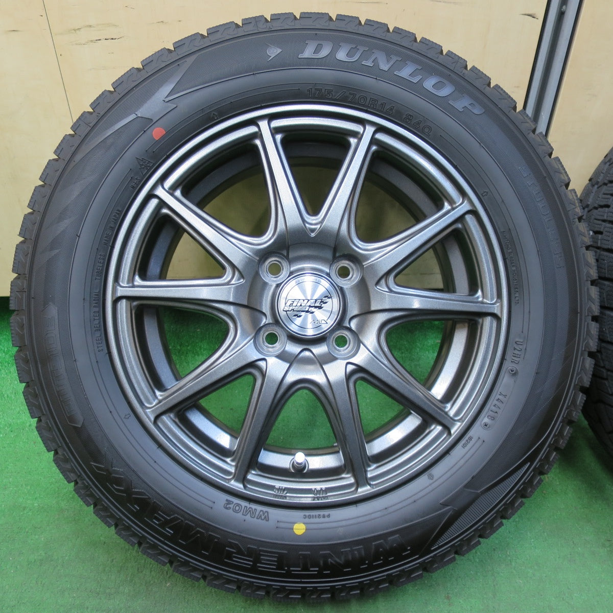 [送料無料] バリ溝！キレイ！9.5分以上★スタッドレス 175/70R14 ダンロップ ウインターマックス WM02 FINAL SPEED MiD ファイナルスピード PCD100/4H★4112004イス