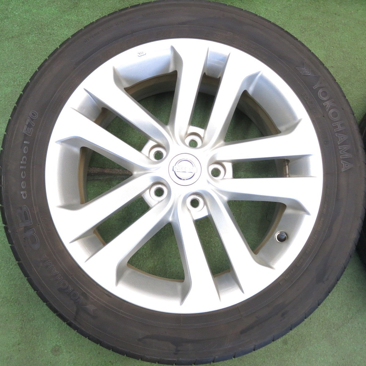 キレイ★日産 ジューク 純正 215/55R17 ヨコハマ dBデシベル E70 E70N 17インチ PCD114.3/5H★6053103HAノ