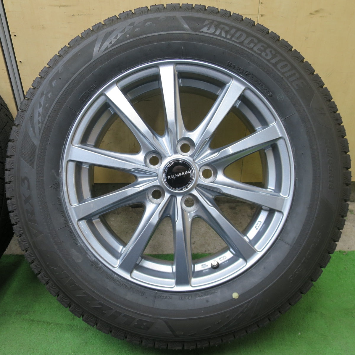 ほぼ未使用！25年！キレイ◎スタッドレス 215/65R16 ブリヂストン ブリザック VRX3 BALMINUM LS10 バルミナ 16インチ PCD114.3/5H◎6092503NGス