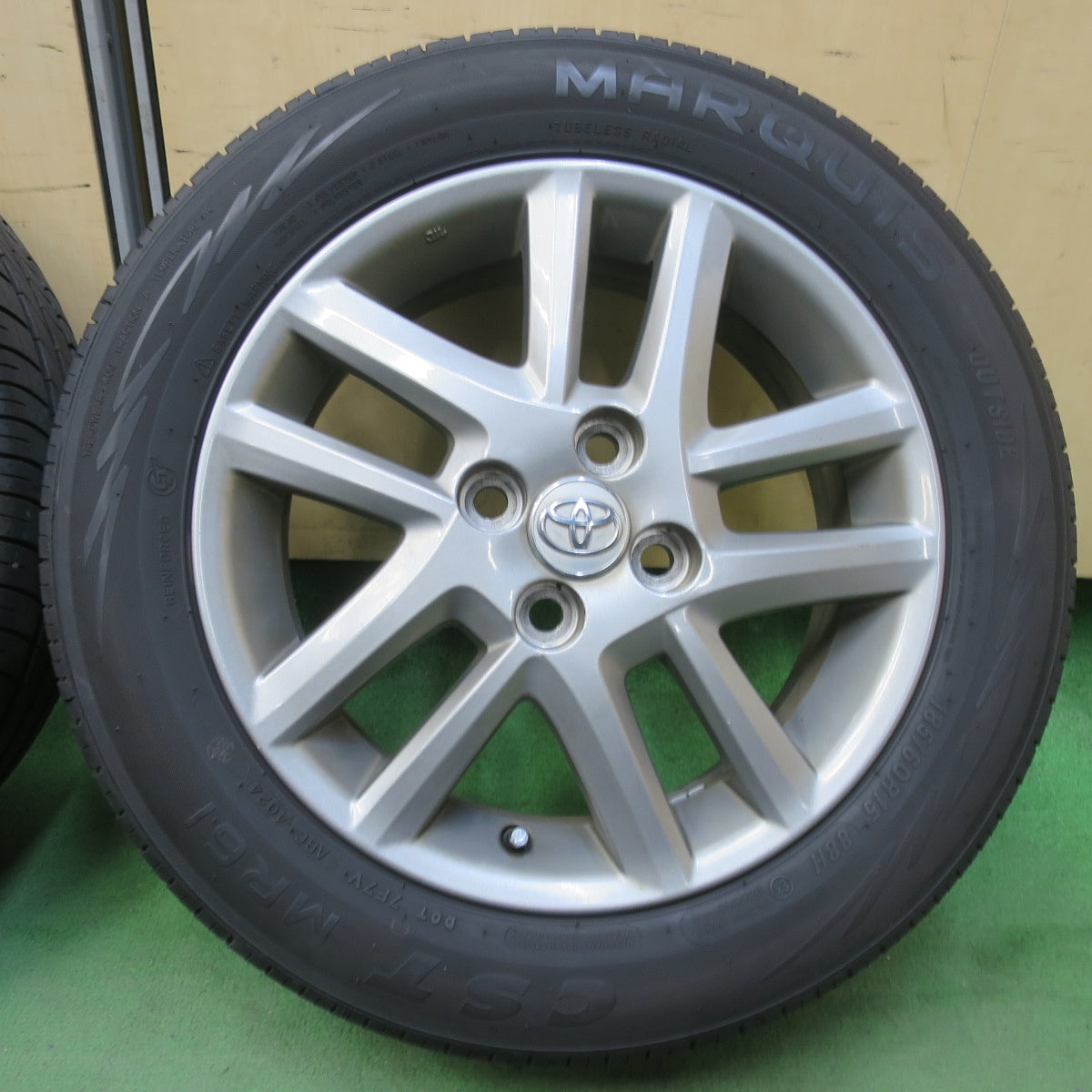 バリ溝！24年！9.5分★トヨタ カローラ フィールダー 純正 185/60R15 マーキス CST MR61 15インチ PCD100/4H★6040403イノ