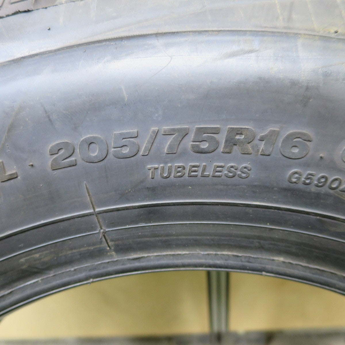新車外し！23年！1本★トラック タイヤ 205/75R16 113/111L ブリヂストン G590 16インチ★6021803ナノタ