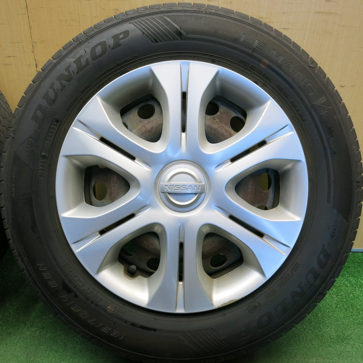 バリ溝！25年！9.5分★日産 E12 ノート 純正 スチール 185/70R14 ダンロップ LE MANS V+ ルマン 5+ 14インチ PCD100/4H★6053003HAノ