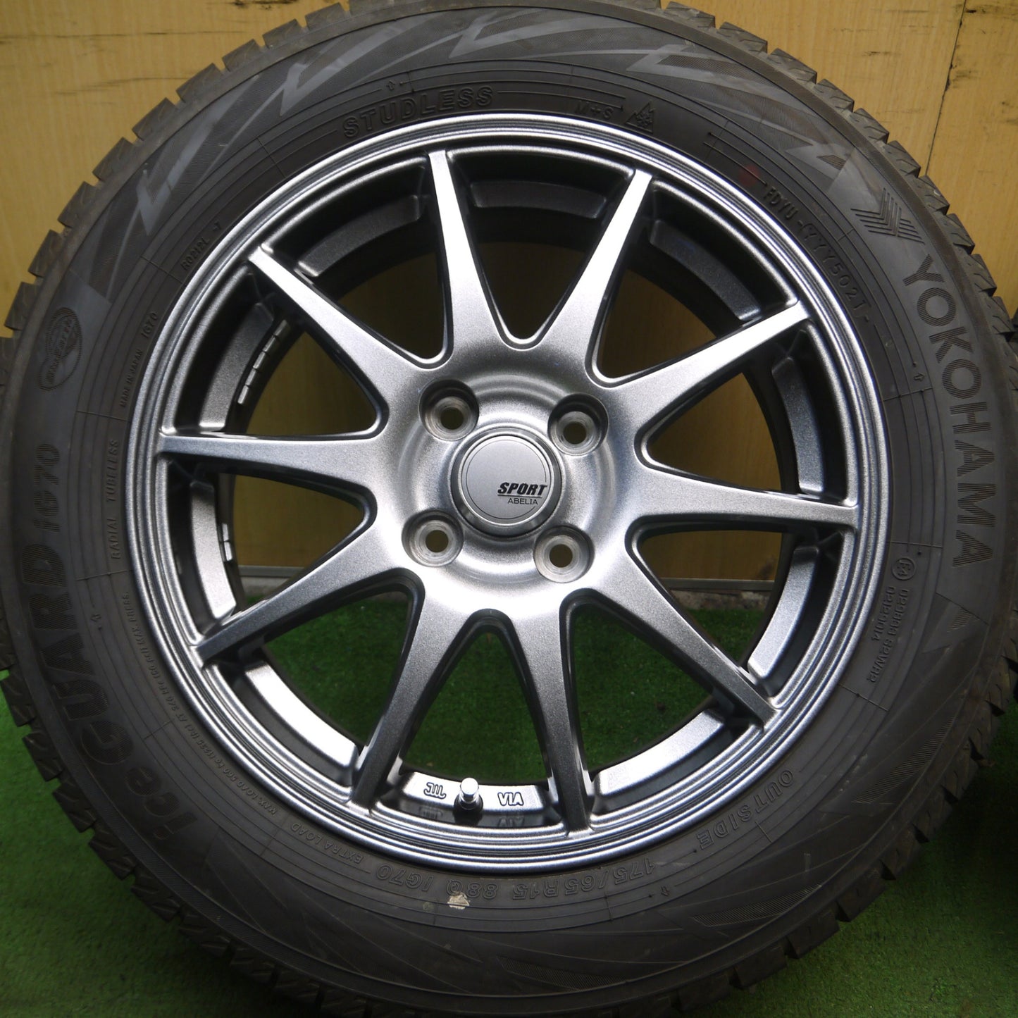 *送料無料* バリ溝！21年！キレイ！ほぼ10分★スタッドレス 175/65R15 ヨコハマ アイスガード iG70 SPORT ABELIA 15インチ PCD100/4H★4040911Hス