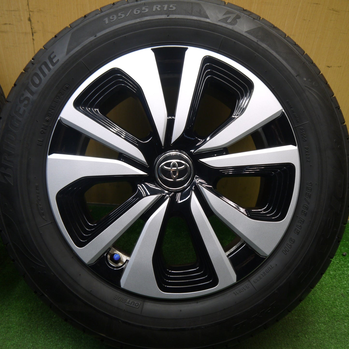 バリ溝！キレイ！9.5分以上★トヨタ 50系 プリウス PHV 純正 195/65R15 ブリヂストン プレイズ PX2 15インチ PCD100/5H★6012606Hノ
