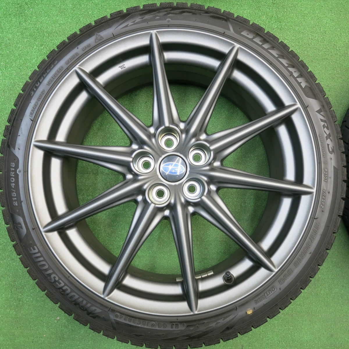 バリ溝！24年！キレイ！9.5分★スバル BRZ トヨタ 86 純正 215/40R18 スタッドレス ブリヂストン ブリザック VRX3 18インチ PCD100/5H★6011705HAス