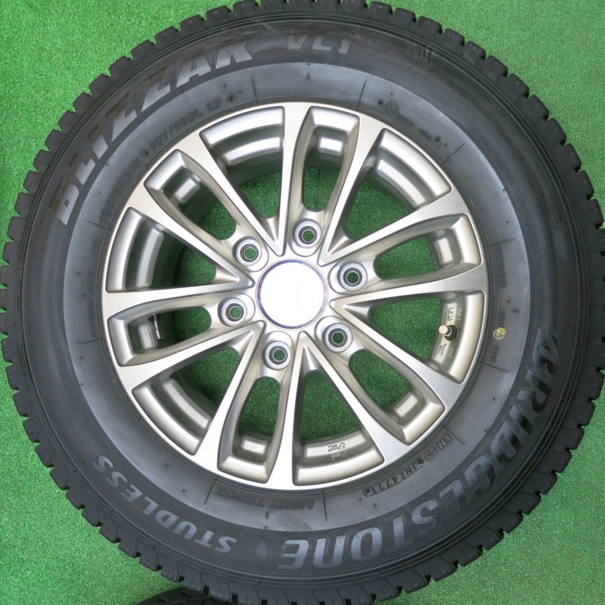 バリ溝！21年！キレイ！9分★スタッドレス 195/80R15 107/105L ブリヂストン ブリザック VL1 PRODITA HC プロディータ 15インチ PCD139.7/6H★5103007HAス
