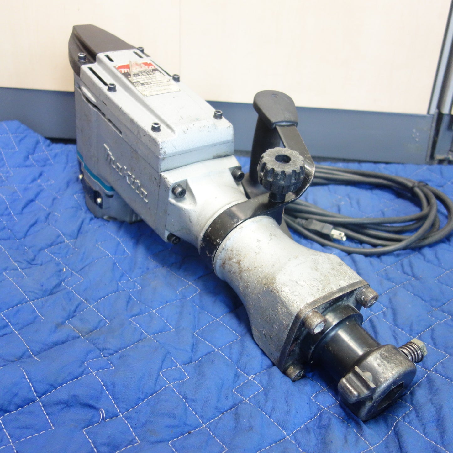 [送料無料] 付属品付き☆マキタ 100V 電動 ハンマ HM1500 ハンマードリル ケース ビット 六角レンチ 付き はつり ハツリ 電動 工具☆